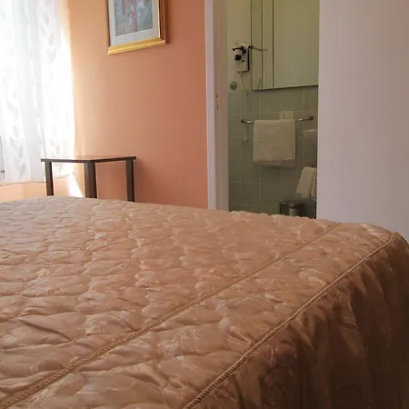 Regina Margherita Couette-café Piombino